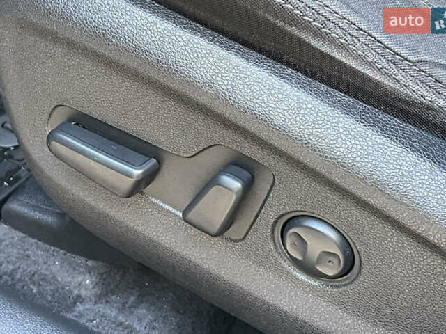 Серый Хендай Туксон, объемом двигателя 2 л и пробегом 125 тыс. км за 15600 $, фото 7 на Automoto.ua