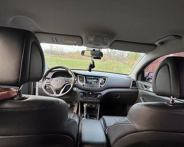 Хендай Туксон 2016 в Кропивницком (Кировограде) на Automoto.ua Серый Хендай Туксон, объемом двигателя 2 л и пробегом 185 тыс. км за 20000 $, фото 15 на Automoto.ua