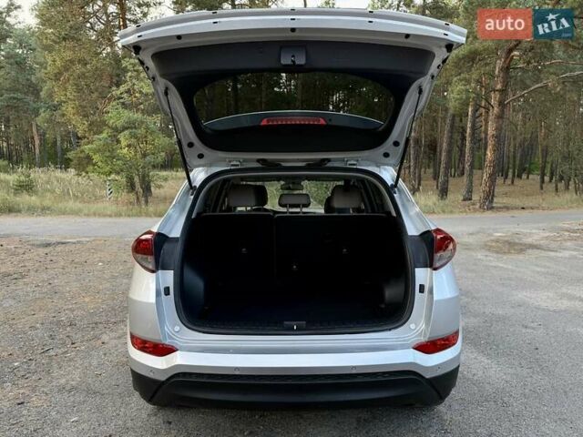 Серый Хендай Туксон, объемом двигателя 2 л и пробегом 58 тыс. км за 17500 $, фото 21 на Automoto.ua