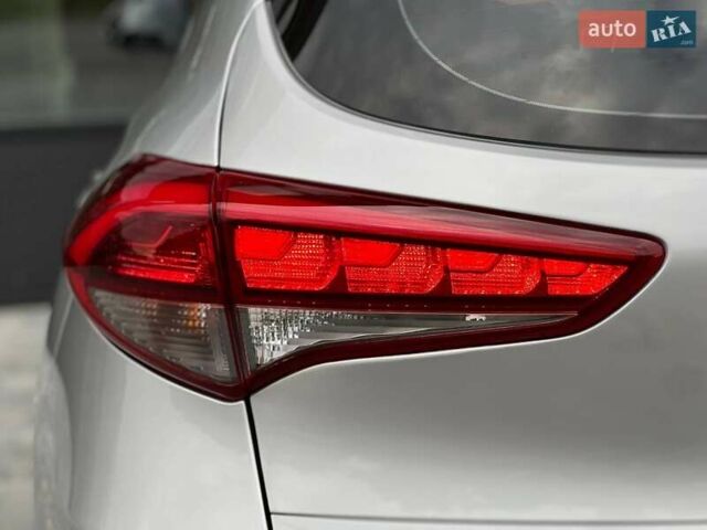 Серый Хендай Туксон, объемом двигателя 1.7 л и пробегом 110 тыс. км за 15990 $, фото 17 на Automoto.ua