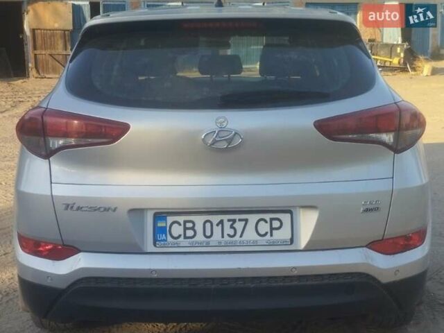 Сірий Хендай Туксон, об'ємом двигуна 2 л та пробігом 348 тис. км за 12900 $, фото 3 на Automoto.ua