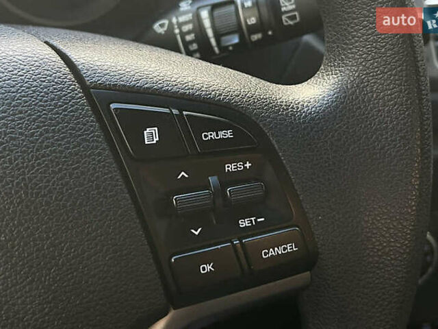 Серый Хендай Туксон, объемом двигателя 2 л и пробегом 125 тыс. км за 15600 $, фото 10 на Automoto.ua