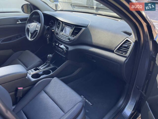 Сірий Хендай Туксон, об'ємом двигуна 2 л та пробігом 93 тис. км за 14300 $, фото 17 на Automoto.ua