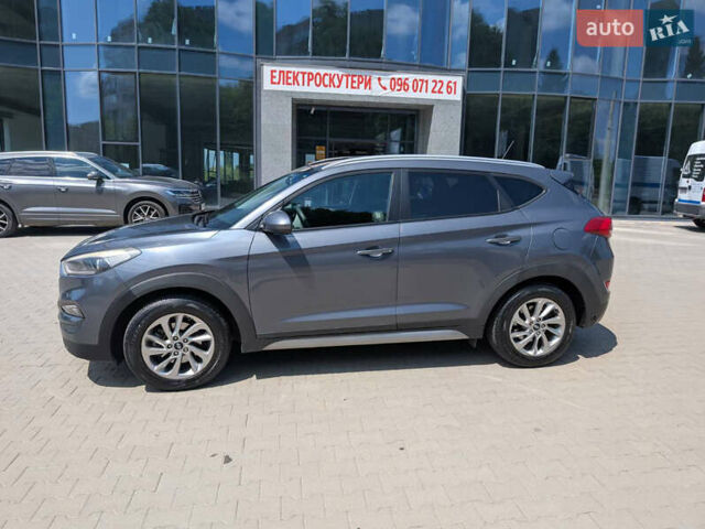 Сірий Хендай Туксон, об'ємом двигуна 1.98 л та пробігом 120 тис. км за 15500 $, фото 2 на Automoto.ua