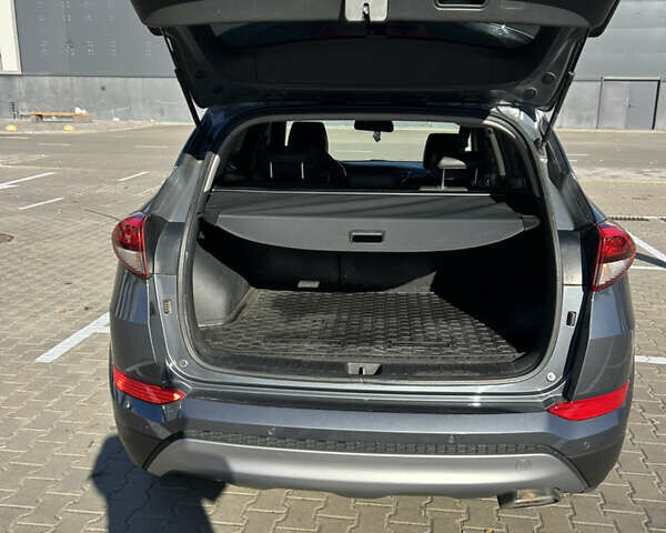 Серый Хендай Туксон, объемом двигателя 1.69 л и пробегом 184 тыс. км за 17000 $, фото 8 на Automoto.ua