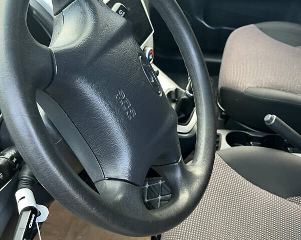 Серый Хендай Туксон, объемом двигателя 2 л и пробегом 192 тыс. км за 7777 $, фото 18 на Automoto.ua