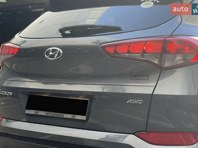 Серый Хендай Туксон, объемом двигателя 2 л и пробегом 125 тыс. км за 15600 $, фото 21 на Automoto.ua