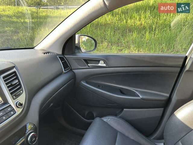 Хендай Туксон 2016 в Киеве на Automoto.ua Серый Хендай Туксон, объемом двигателя 2 л и пробегом 126 тыс. км за 21500 $, фото 16 на Automoto.ua