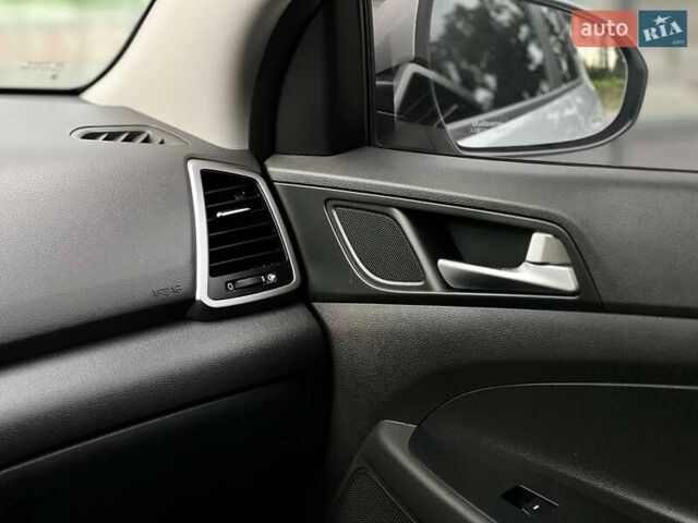 Серый Хендай Туксон, объемом двигателя 1.7 л и пробегом 110 тыс. км за 15990 $, фото 48 на Automoto.ua