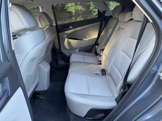 Сірий Хендай Туксон, об'ємом двигуна 2 л та пробігом 72 тис. км за 7599 $, фото 12 на Automoto.ua