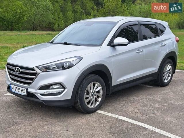 Серый Хендай Туксон, объемом двигателя 1.59 л и пробегом 57 тыс. км за 17300 $, фото 4 на Automoto.ua
