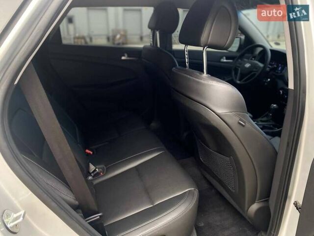 Серый Хендай Туксон, объемом двигателя 1.7 л и пробегом 99 тыс. км за 15490 $, фото 18 на Automoto.ua