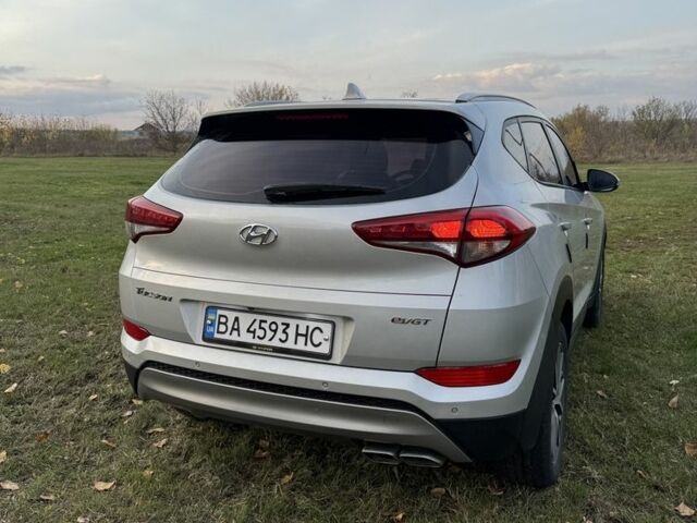 Хендай Туксон 2016 в Кропивницком (Кировограде) на Automoto.ua Серый Хендай Туксон, объемом двигателя 2 л и пробегом 185 тыс. км за 20000 $, фото 5 на Automoto.ua