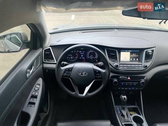 Серый Хендай Туксон, объемом двигателя 1.7 л и пробегом 99 тыс. км за 15490 $, фото 21 на Automoto.ua