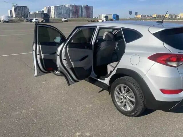 Хендай Туксон 2016 в Ивано-Франковске на Automoto.ua Серый Хендай Туксон, объемом двигателя 2 л и пробегом 125 тыс. км за 11000 $, фото 21 на Automoto.ua