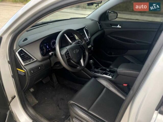 Серый Хендай Туксон, объемом двигателя 1.7 л и пробегом 99 тыс. км за 15490 $, фото 15 на Automoto.ua