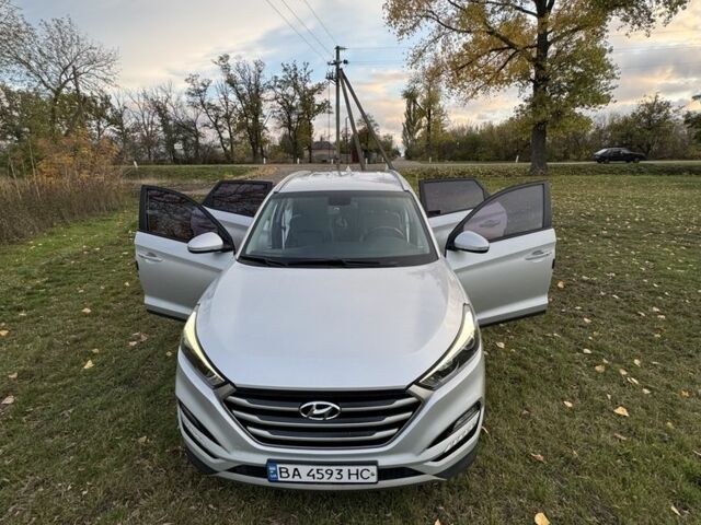 Хендай Туксон 2016 в Кропивницком (Кировограде) на Automoto.ua Серый Хендай Туксон, объемом двигателя 2 л и пробегом 185 тыс. км за 20000 $, фото 1 на Automoto.ua