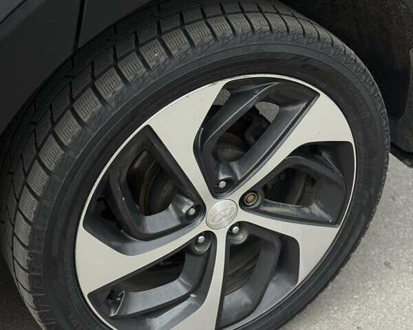 Серый Хендай Туксон, объемом двигателя 2 л и пробегом 195 тыс. км за 15000 $, фото 28 на Automoto.ua