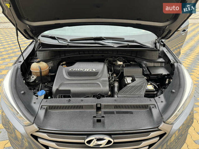 Серый Хендай Туксон, объемом двигателя 2 л и пробегом 183 тыс. км за 16400 $, фото 45 на Automoto.ua