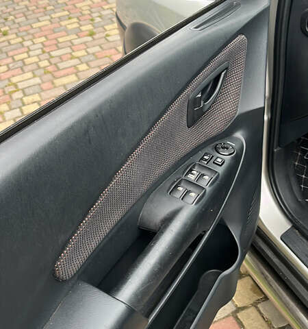 Серый Хендай Туксон, объемом двигателя 2 л и пробегом 192 тыс. км за 7777 $, фото 6 на Automoto.ua