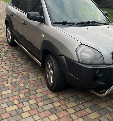 Серый Хендай Туксон, объемом двигателя 2 л и пробегом 192 тыс. км за 7777 $, фото 7 на Automoto.ua