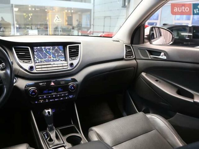 Серый Хендай Туксон, объемом двигателя 2 л и пробегом 126 тыс. км за 19400 $, фото 14 на Automoto.ua