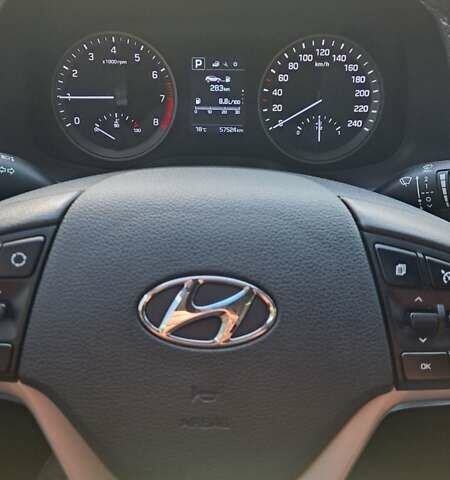 Серый Хендай Туксон, объемом двигателя 1.59 л и пробегом 57 тыс. км за 17300 $, фото 7 на Automoto.ua