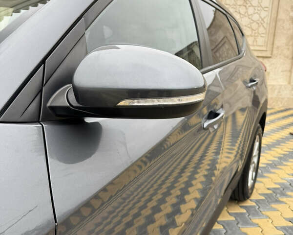 Серый Хендай Туксон, объемом двигателя 2 л и пробегом 183 тыс. км за 16400 $, фото 21 на Automoto.ua