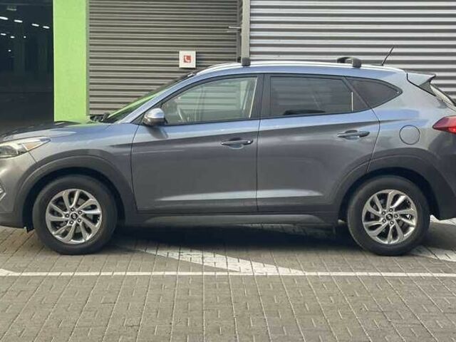 Сірий Хендай Туксон, об'ємом двигуна 2 л та пробігом 125 тис. км за 13600 $, фото 5 на Automoto.ua