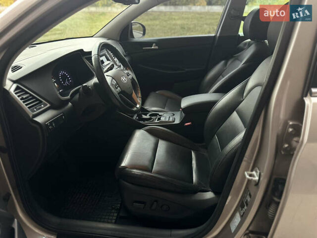 Хендай Туксон 2016 в Киеве на Automoto.ua Серый Хендай Туксон, объемом двигателя 2 л и пробегом 68 тыс. км за 19999 $, фото 6 на Automoto.ua