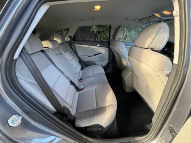 Сірий Хендай Туксон, об'ємом двигуна 2 л та пробігом 77 тис. км за 13300 $, фото 11 на Automoto.ua