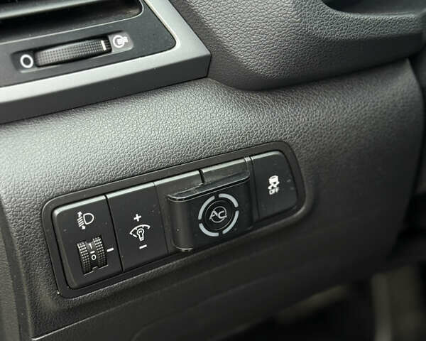 Серый Хендай Туксон, объемом двигателя 2 л и пробегом 195 тыс. км за 15000 $, фото 21 на Automoto.ua