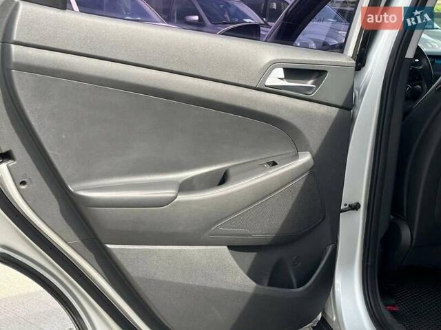 Сірий Хендай Туксон, об'ємом двигуна 1.7 л та пробігом 199 тис. км за 16740 $, фото 15 на Automoto.ua