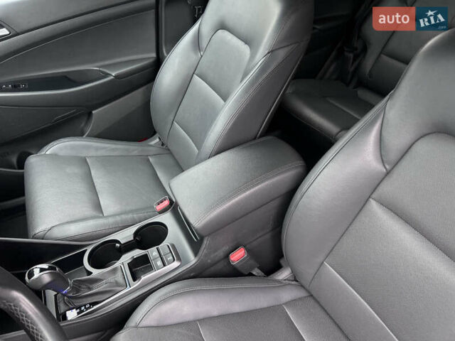 Серый Хендай Туксон, объемом двигателя 1.6 л и пробегом 188 тыс. км за 15990 $, фото 35 на Automoto.ua