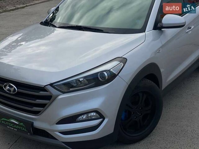 Серый Хендай Туксон, объемом двигателя 1.7 л и пробегом 99 тыс. км за 15490 $, фото 2 на Automoto.ua