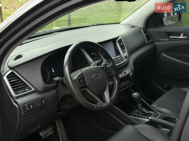 Серый Хендай Туксон, объемом двигателя 2 л и пробегом 195 тыс. км за 15000 $, фото 22 на Automoto.ua