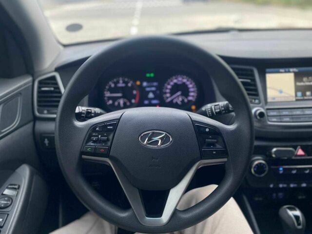 Серый Хендай Туксон, объемом двигателя 1.7 л и пробегом 99 тыс. км за 15500 $, фото 17 на Automoto.ua