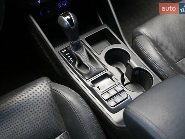 Серый Хендай Туксон, объемом двигателя 2 л и пробегом 126 тыс. км за 19400 $, фото 21 на Automoto.ua