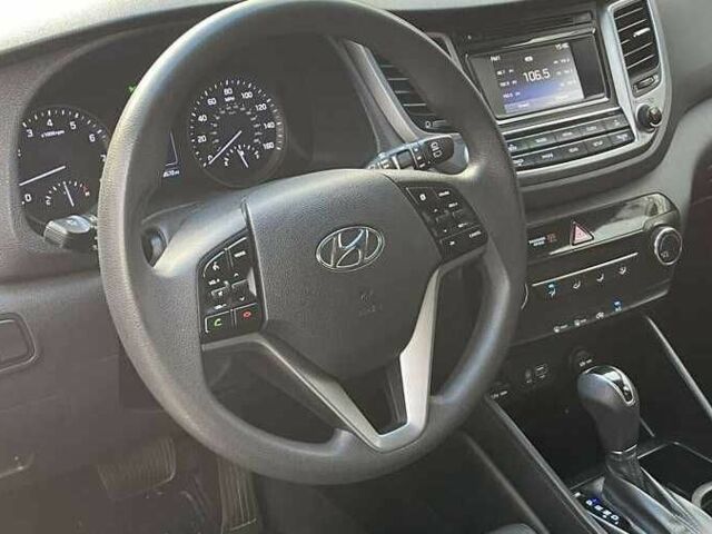 Сірий Хендай Туксон, об'ємом двигуна 2 л та пробігом 125 тис. км за 13600 $, фото 8 на Automoto.ua