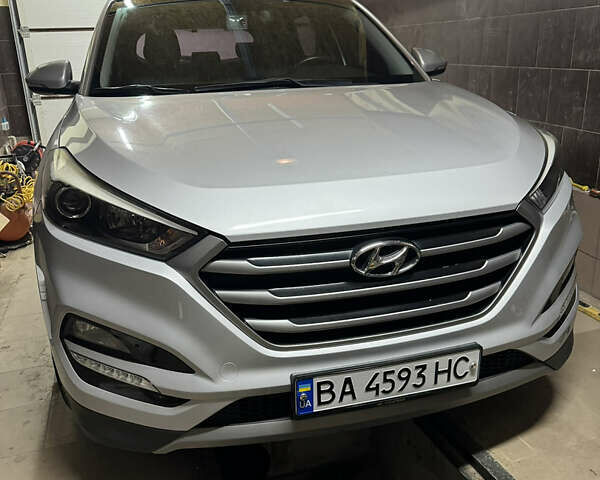 Хендай Туксон 2016 в Кропивницком (Кировограде) на Automoto.ua Серый Хендай Туксон, объемом двигателя 2 л и пробегом 185 тыс. км за 20000 $, фото 21 на Automoto.ua