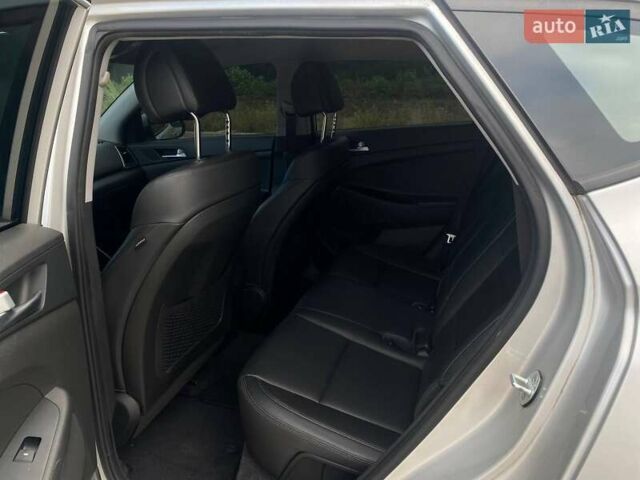 Серый Хендай Туксон, объемом двигателя 1.7 л и пробегом 99 тыс. км за 15490 $, фото 14 на Automoto.ua