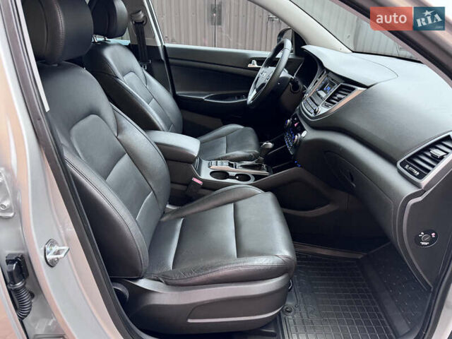 Серый Хендай Туксон, объемом двигателя 2 л и пробегом 85 тыс. км за 19500 $, фото 19 на Automoto.ua