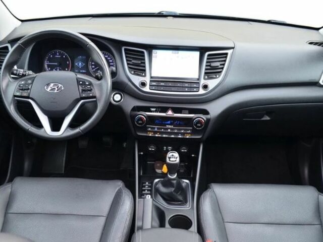 Серый Хендай Туксон, объемом двигателя 1.69 л и пробегом 165 тыс. км за 9600 $, фото 8 на Automoto.ua