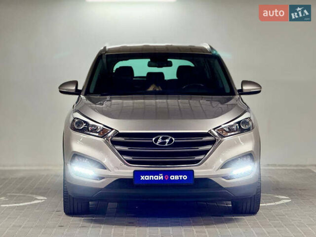 Хендай Туксон 2016 в Киеве на Automoto.ua Серый Хендай Туксон, объемом двигателя 2 л и пробегом 68 тыс. км за 19999 $, фото 1 на Automoto.ua