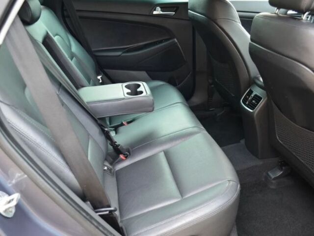 Серый Хендай Туксон, объемом двигателя 1.69 л и пробегом 165 тыс. км за 9600 $, фото 14 на Automoto.ua