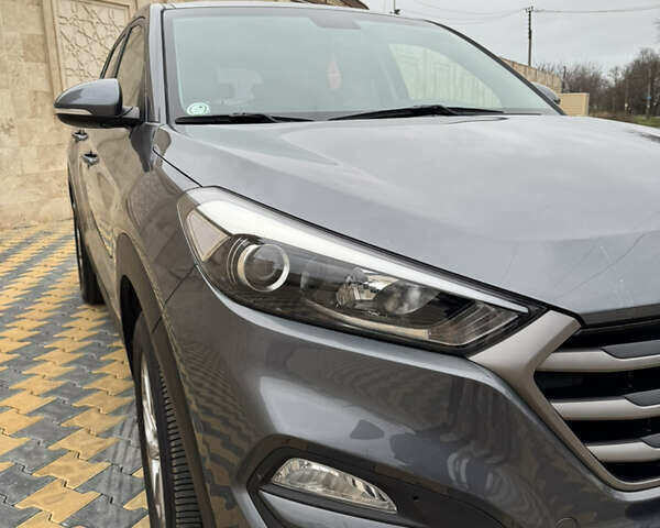 Серый Хендай Туксон, объемом двигателя 2 л и пробегом 183 тыс. км за 16400 $, фото 14 на Automoto.ua