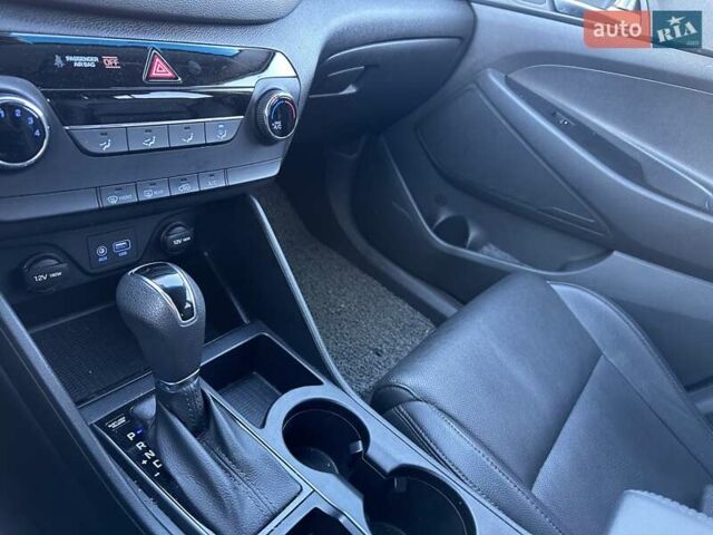 Серый Хендай Туксон, объемом двигателя 2 л и пробегом 124 тыс. км за 16900 $, фото 27 на Automoto.ua