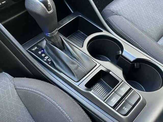 Сірий Хендай Туксон, об'ємом двигуна 2 л та пробігом 125 тис. км за 13600 $, фото 14 на Automoto.ua