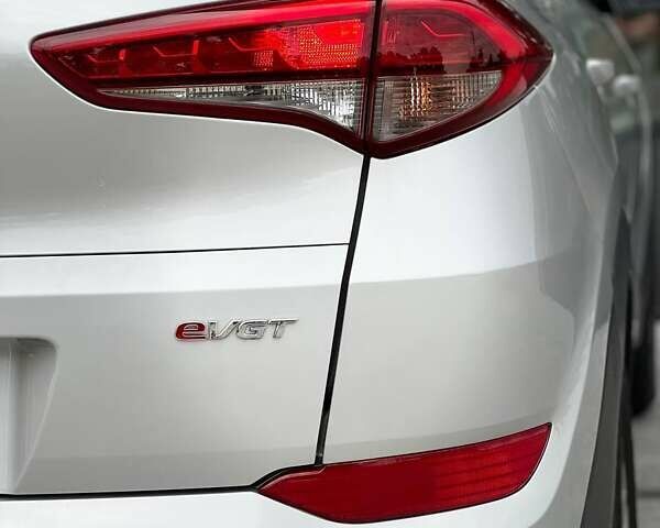 Серый Хендай Туксон, объемом двигателя 1.7 л и пробегом 110 тыс. км за 15490 $, фото 15 на Automoto.ua