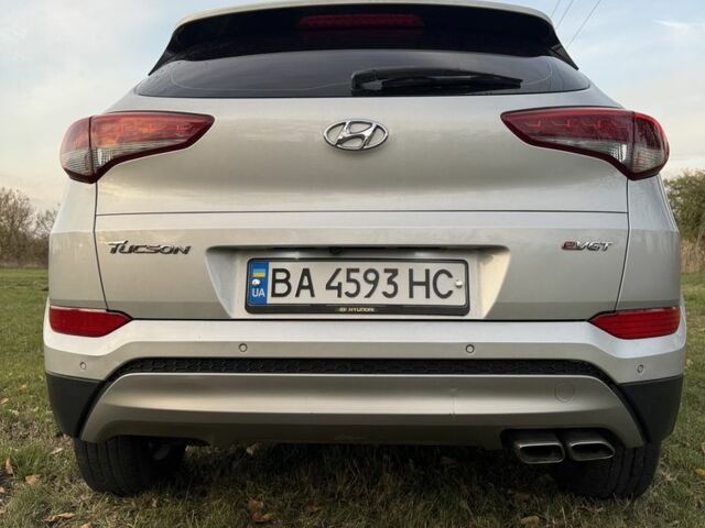 Хендай Туксон 2016 в Кропивницком (Кировограде) на Automoto.ua Серый Хендай Туксон, объемом двигателя 2 л и пробегом 185 тыс. км за 20000 $, фото 3 на Automoto.ua